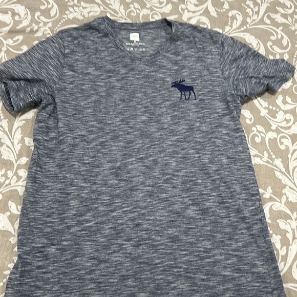 Beautiful 3 Mens T shirts 2 Adidas and 2 a&f - Picture 8 of 8